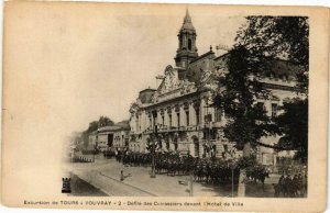 CPA Excursion de TOURS a VOUVRAY-Défilé des Cuirassiers devant l'Hotel (266620)