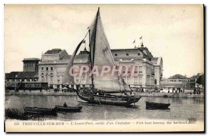 Old Postcard Trouville sea L & # 39avant Port output & # 39un trawler boat