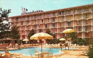 Vintage Postcard 1971 Marriott Motor Hotel Pool Patio Philadelphia Pennsylvania