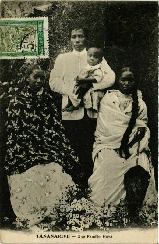 CPA AK TANANARIVE Une Famille Hova MADAGASCAR (709492)