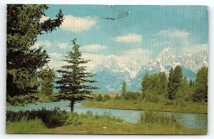 1950s GRAND TETON NATIONAL PARK WYOMING GRAND TETON PEAK POSTCARD P3352