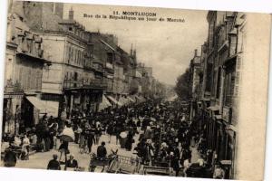 CPA AK MONTLUCON - Rue de la République un jour de Marché (263016)