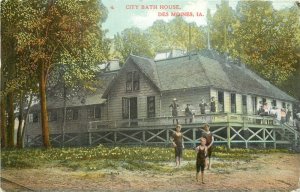 c1909 Postcard; Des Moines IA, City Bath House, Kids in Bathing Suits, Posted