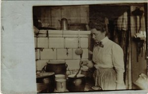 PC CPA real photo postcard woman in the kitchen cooking RUSSIA (a15889)