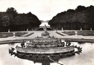 VINTAGE CONTINENTAL SIZE POSTCARD PARC DE VERSAILLES REAL PHOTO RPPC 1943