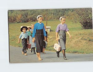 Postcard A group of Amish children, Greetings from The Amish Country, P. A.