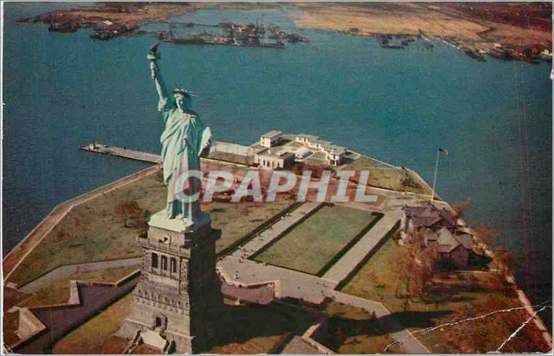 Modern Postcard The Statue of Liberty New York City