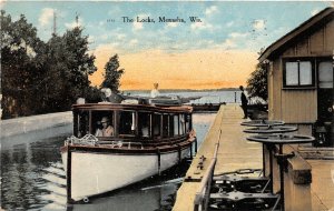 G42/ Menasha Wisconsin Postcard c1910 The Locks Boat Men Occupational