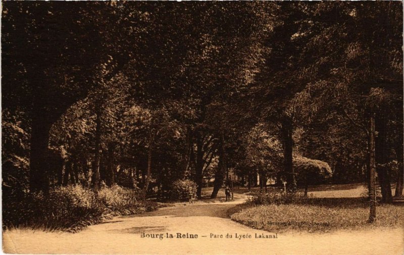 CPA   Bourg-la-Reine - Parc du Lycée Lakanal  (581499)