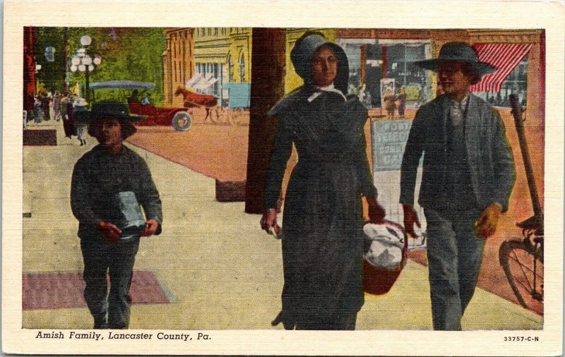 Amish Family Lancaster County PA Pennsylvania Linen Postcard VTG UNP Curt Teich  