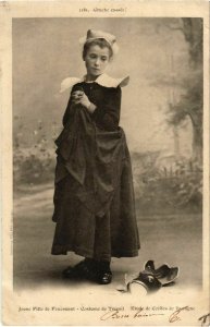 CPA Jeune Fille de Fouesnant - Costume de Travail - Folklore (1033983)