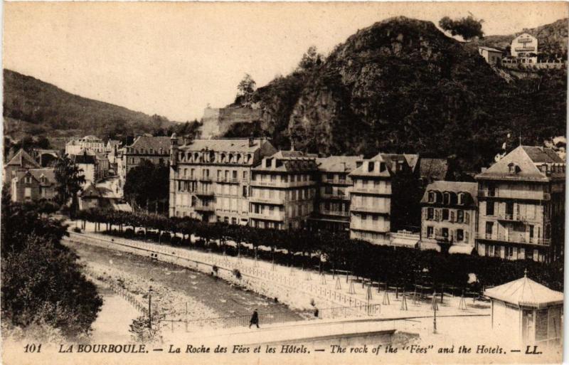 CPA La BOURBOULE La Roche des Fées et les Hotels (720939)