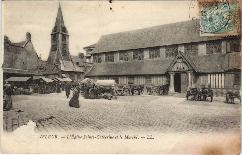 CPA HONFLEUR L'Eglise Sainte-Catherine et le Marche (1225321)