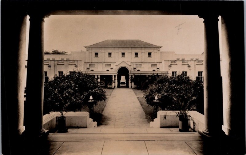 Zimbabwe Rhodesia Victoria Falls Hotel View of the Courtyard Vintage RPPC C009 