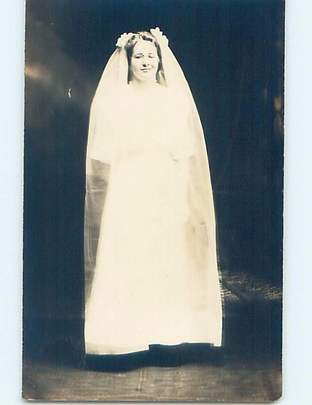 Pre-1918 rppc fashion BRIDE POSING IN HER WEDDING DRESS - DETAILED VIEW HM0160