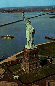 USA Statue Of Liberty New York City Chrome Postcard 09.88