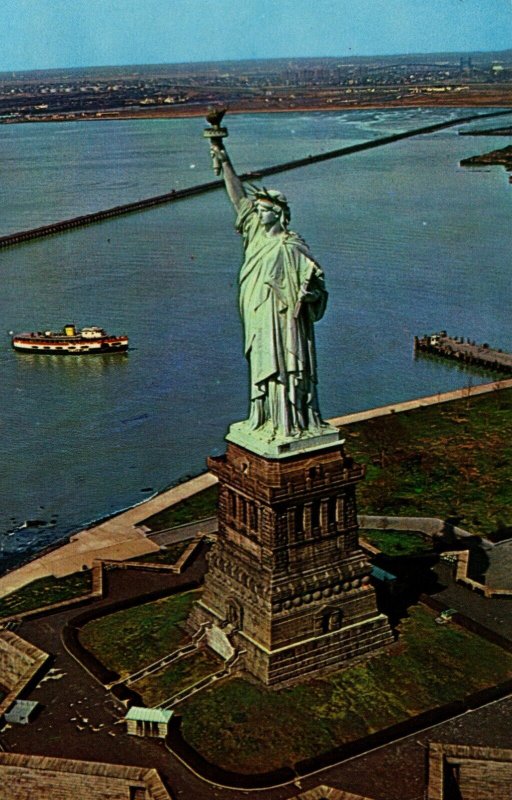 USA Statue Of Liberty New York City Chrome Postcard 09.88