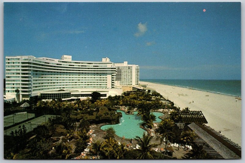 Vtg Miami Beach Florida FL FontaineBleu Hilton Resort Hotel Chrome View Postcard