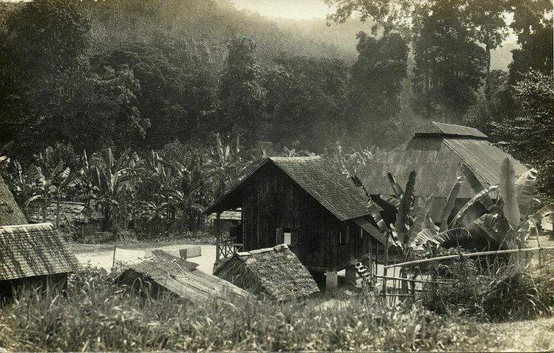 british North Borneo, JESSELTON, Native Houses (1933) RPPC Postcard