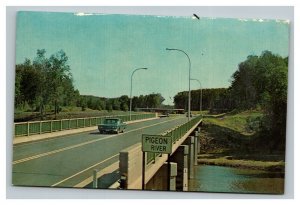 Vintage 1940's Postcard Pigeon River Bridge and Customs US-Canada Border
