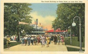 Amusement Crowd Cedar Point Lake Erie Ohio Rich Holt Postcard Teich 20-11538