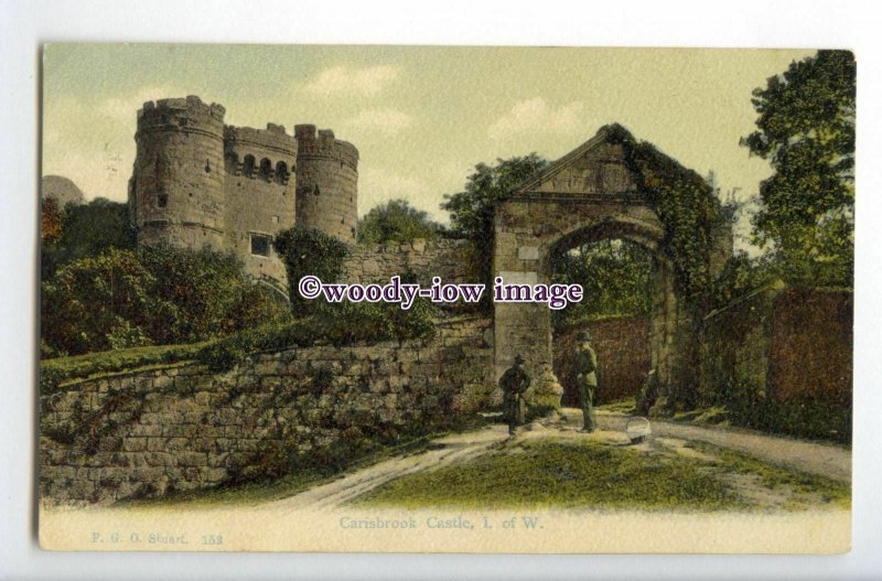 h1751 - Isle of Wight - Entrance to Carisbrooke Castle - FGO Stuart Postcard