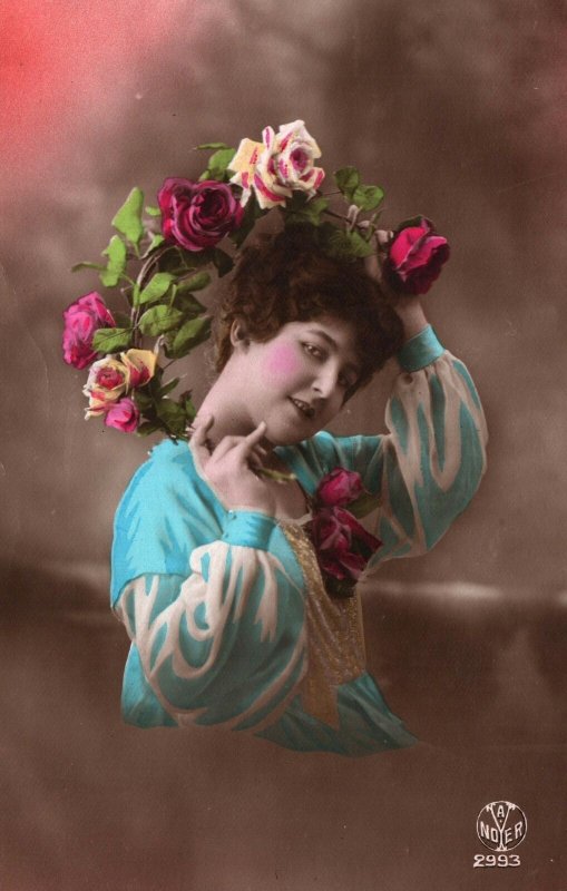 VINTAGE POSTCARD PRETTY WOMAN ROSE FLOWER WREATH A. NOYER CARD PARIS c. 1912