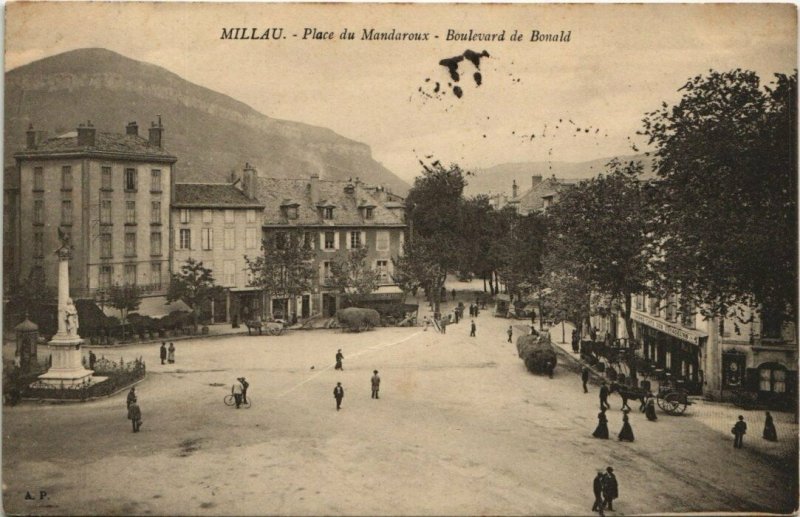 CPA MILLAU Place du mandaroux (148119)