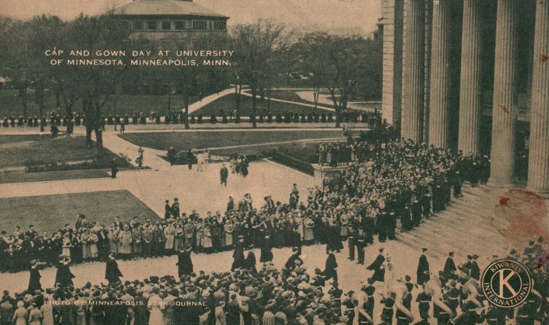 Minnesota, Cap And Gown Day At University Of Minneapolis MN, Vintage Postcard