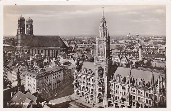 Germany Muenchen Rathaus mit Frauenkirche Photo