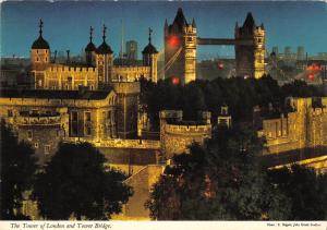 B96685 the tower of london and tower bridge  uk