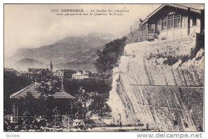 GRENOBLE , France , 00-10s ; Le Jardin des Dauphins