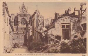 France Reims La Rue de l'ecole de medecine et la Cathedrale