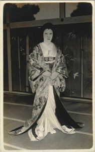 PC KABUKI THEATER GEISHA JAPAN REAL PHOTO POSTCARD (a19849)