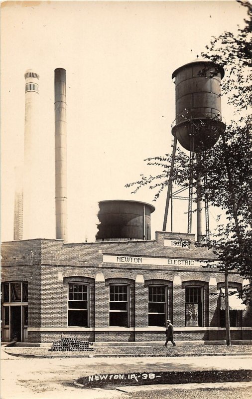 G13/ Newton Iowa RPPC Postcard c1910 Electric Company Water Tower