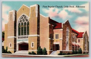 Little Rock Arkansas~First Baptist Church On Corner~Vintage Linen Postcard