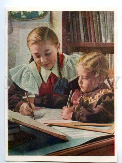 137447 PIONEER Girl & little girl Making lessons Old Russia PC