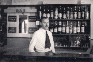 JUDAICA Israel, London in Jerusalem, Fink's Bar, 1940's, Modern PC