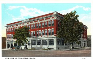 Vintage Postcard Municipal Government Building Historic Landmark Sioux City Iowa