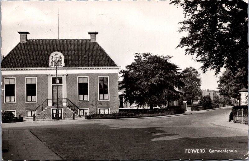 Netherlands Ferwerd Gemeentehuis Vintage RPPC C019