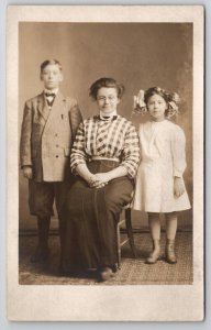 RPPC Mother and Her Children Checker Blouse and Hair Bow Postcard D23