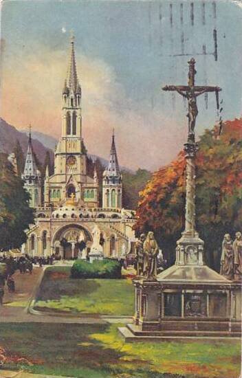 France Lourdes La Basolique et le Calvaire Breton 1954