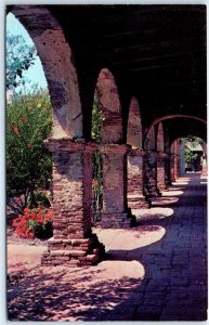 M-58592 Graceful Roman arches Old Mission San Juan Capistrano California