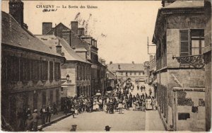 CPA CHAUNY La Sortie des Usines (156048)