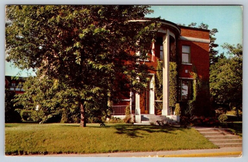 Le Club Social, Sherbrooke Quebec Canada, Vintage 1971 Chrome Postcard