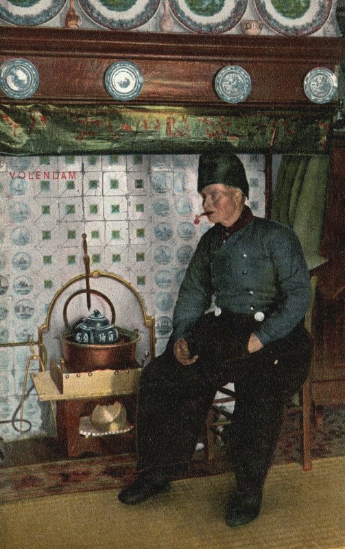 Netherlands, Volendam Old Man Smoking in Kitchen NL Vintage Postcard c1910