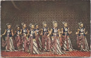 Indonesia Bedojo Dancers Soenan Van Solo Java Vintage Postcard 02.97