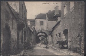 France Postcard - Vezelay - Une Rue    RS10287