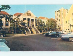 Unused Pre-1980 OLD CARS AT COURT HOUSE Curacao Netherlands Antilles d2388