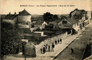 CPA BONDY Vieux Pigeonnier Rue de la Gare (869124)